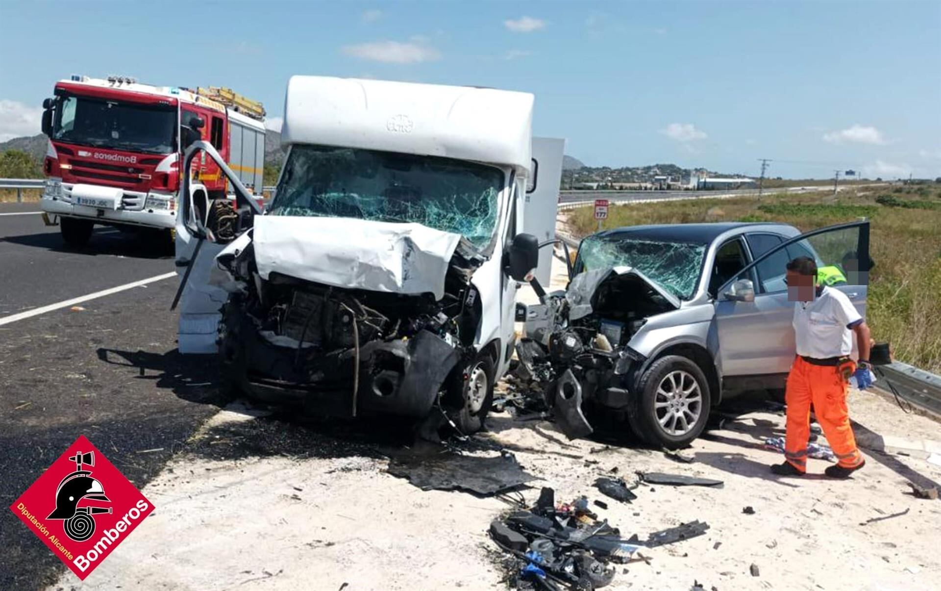 Imagen del accidente ocurrido entre un coche y una caravana en Benissa