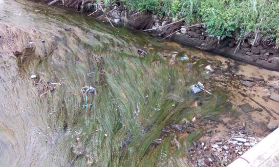 Una pantalla d'ordinador, un bastó de ferro... o una roda.