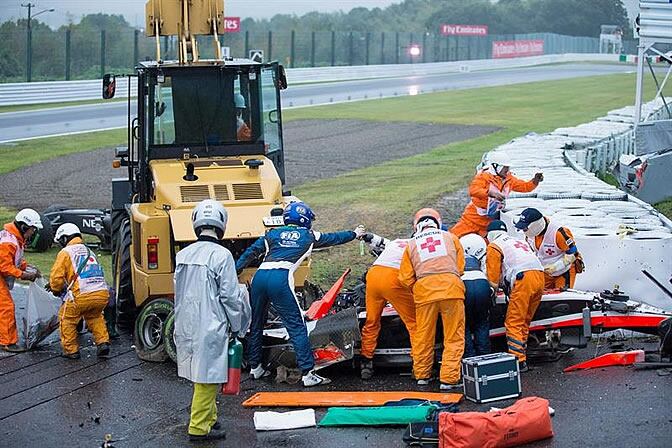 Médicos atienden a Bianchi en el trazado de Suzuka