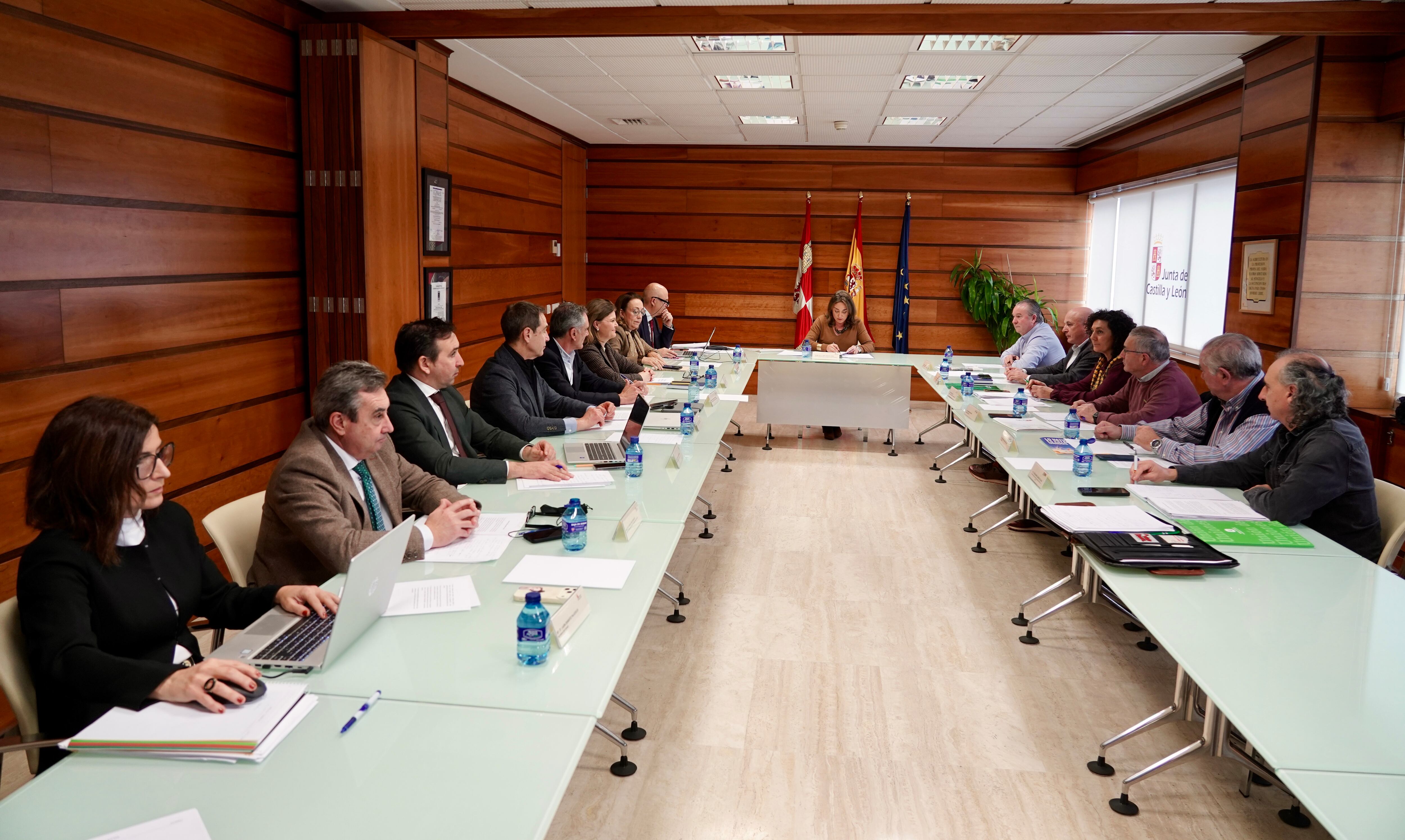 La consejera de Agricultura, Ganadería y Desarrollo Rural, María González Corral, preside la reunión del Consejo Agrario de Castilla y León