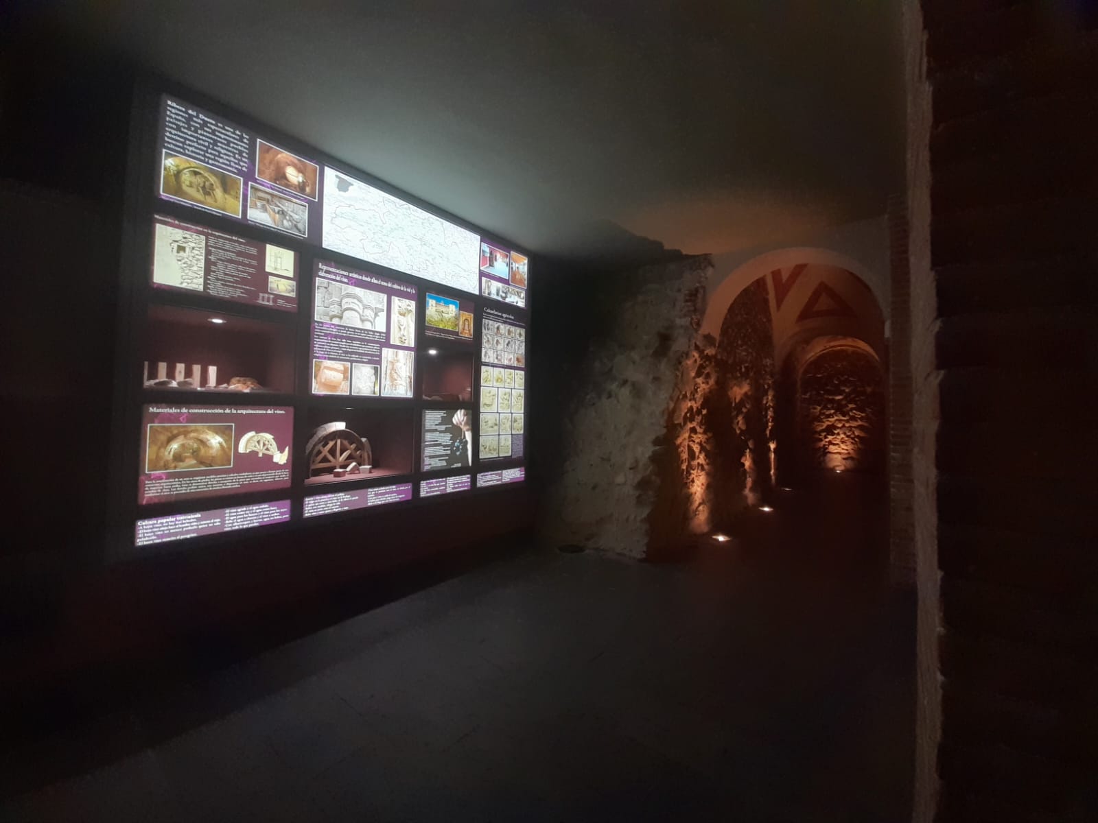 Noche de Ronda Aranda 2023:  nuevos paneles divulgativos en el CIAVIN y detalle de los restos de muralla medieval