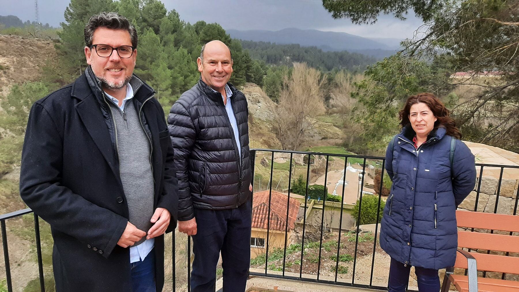 El diputado Javier Gutiérrez, junto al alcalde Blas Calbo, en su visita a Gorga