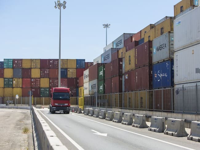 Contenedores en el puerto de València