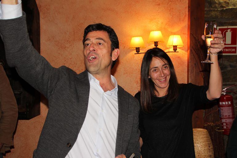 Josep Àngel Mortés i Gemma Riba festegen la victòria a Ordino. Seran els nous cònsols per ACO+DA.