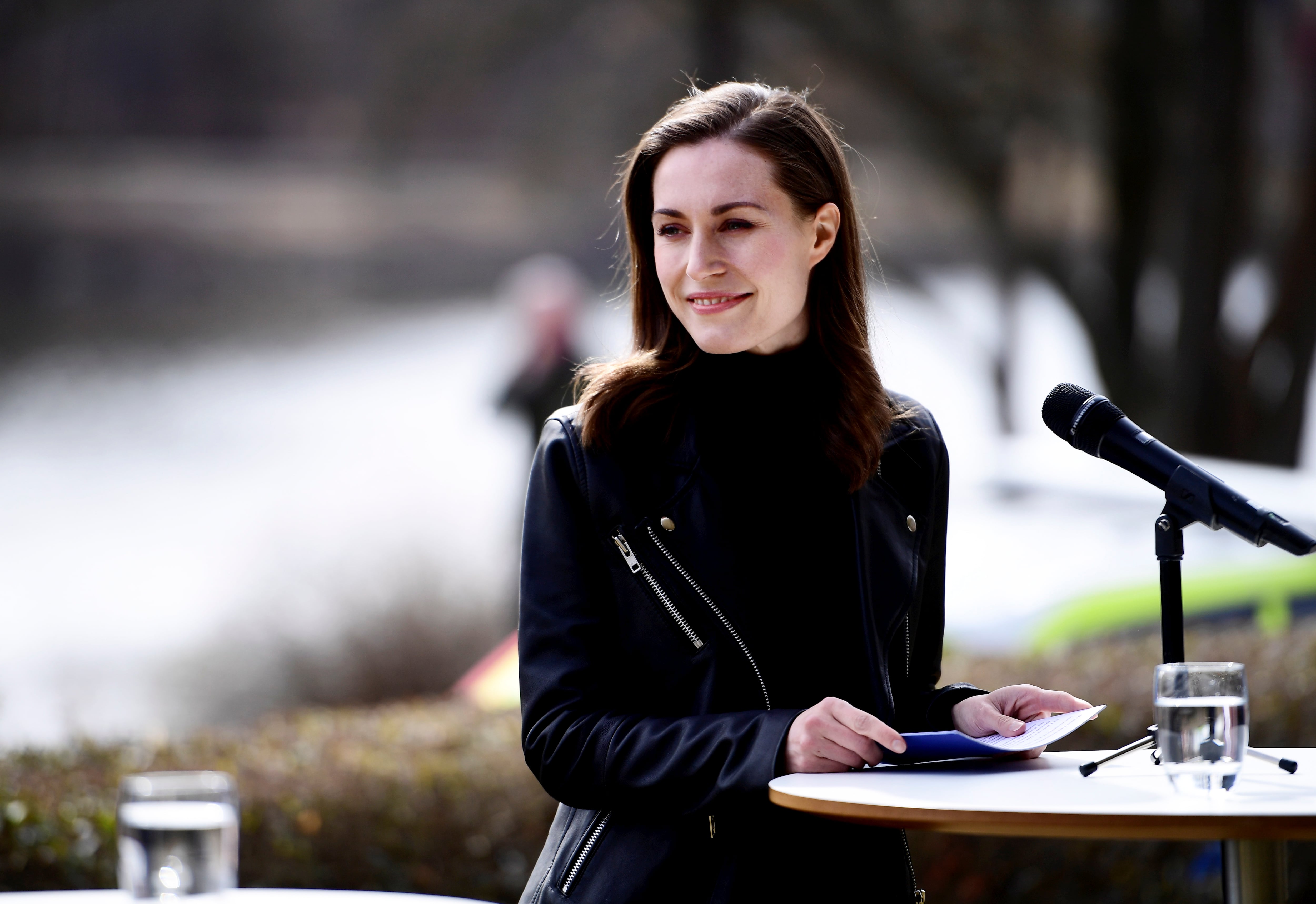 La primera ministra de Finlandia, Sanna Marin, durante la rueda de prensa ofrecida este miércoles en Estocolmo (Suecia).