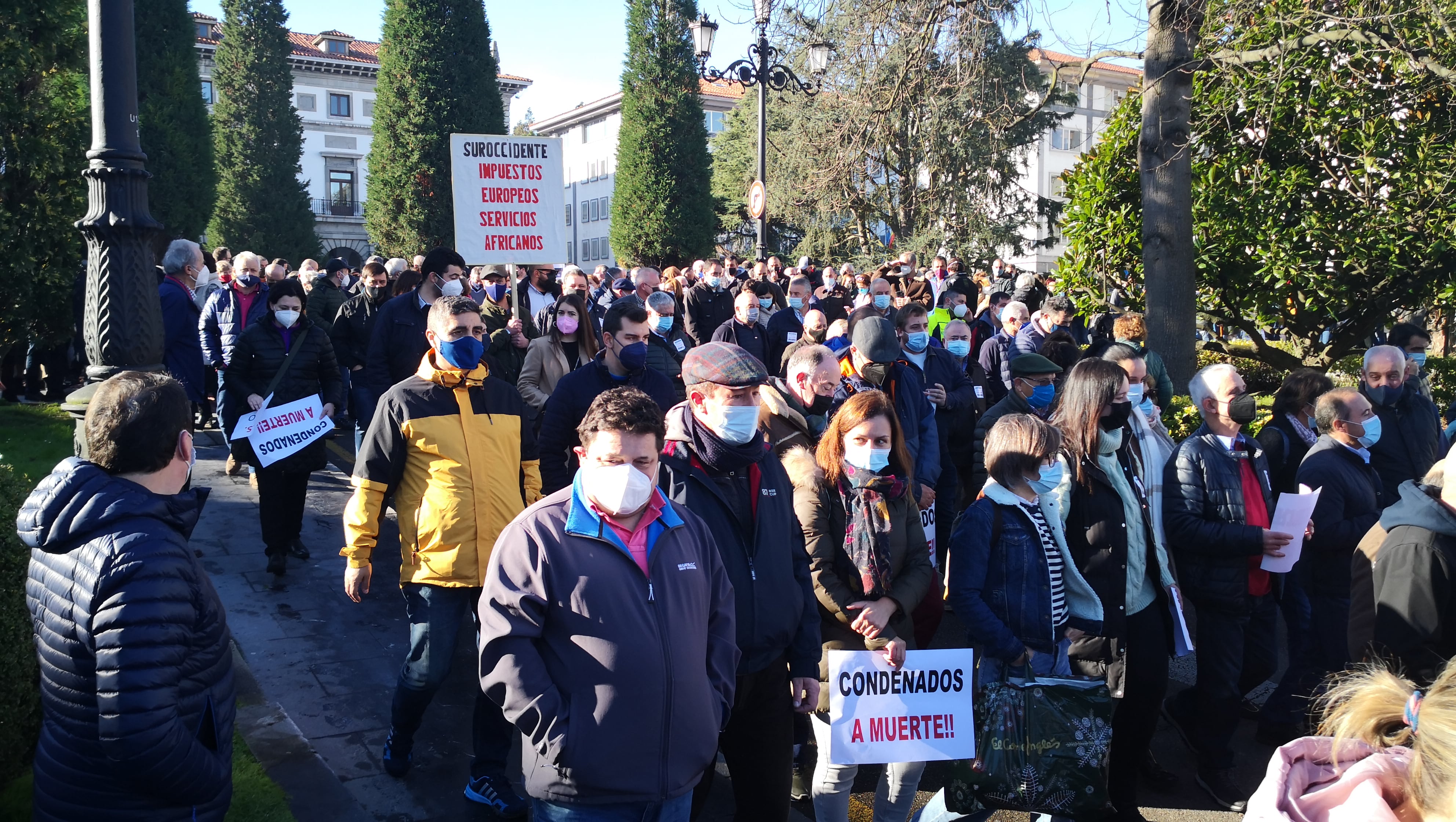 Vecinos del suroccidente asturiano en la manifestación que tuvo lugar en Oviedo el pasado 16 de diciembre / Alejandra Martínez