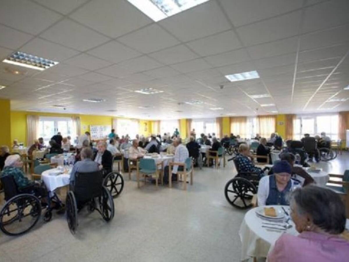 Marta: "Mi madre me hace chantaje porque no quiere estar en la residencia"