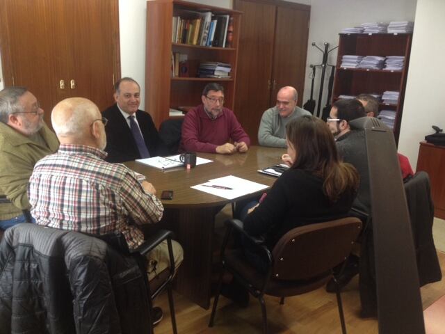 Reunión del grupo municipal socialista con los afectados por la situación de la antigua Fe