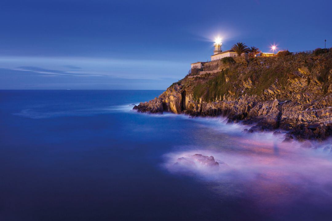 Este faro es uno de los elementos más reconocibles del concejo que hoy visitamos