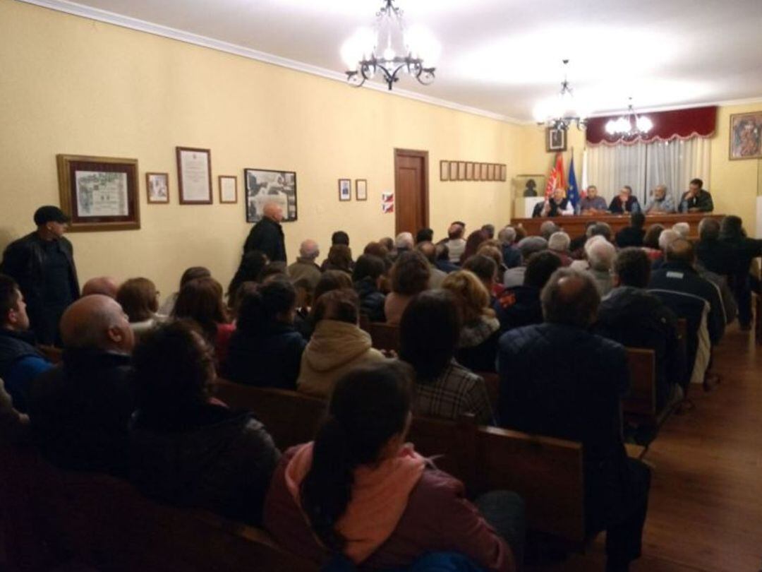 Asamblea vecinal contra la construcción de la macrogranja en Cerecinos de Campos