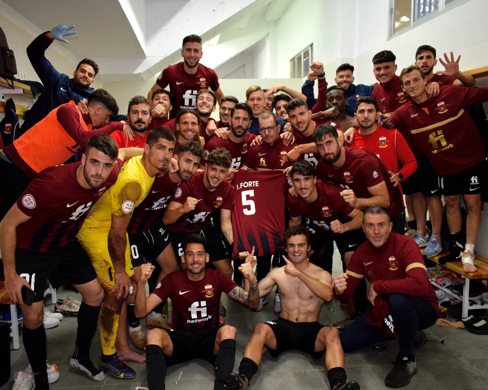 El vestuario azulgrana ha dedicado el triunfo a su capitán Iván Forte