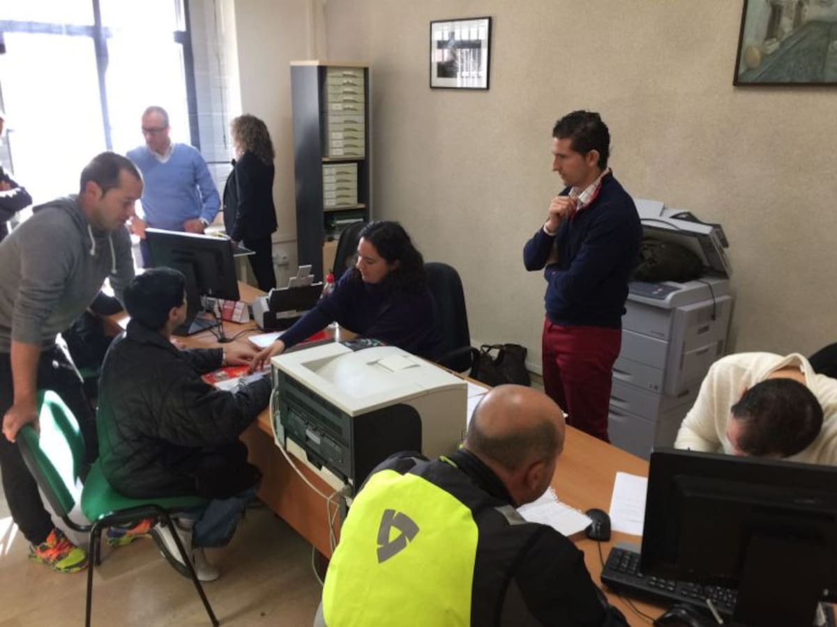 Los Barrios abre una oficina para atender a los afectados por las inundaciones