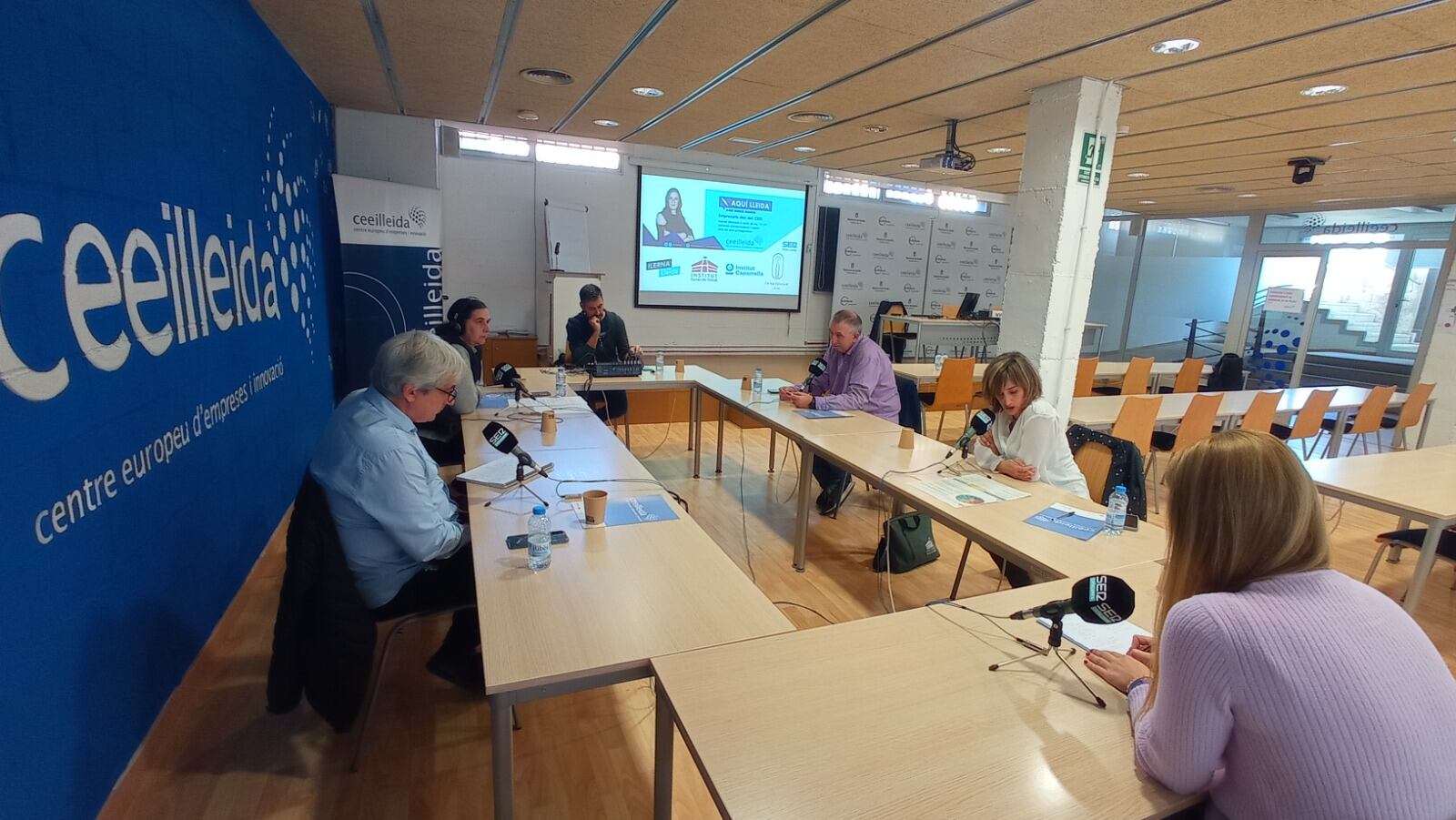 A la foto, des del CEEI Lleida Xavier Capdevila,  d&#039;Ilerna Lleida; Pilar Palau de l&#039;Escola del Treball de Lleida; Mònica Visier de l&#039;Institut Caparrella i Xavier Garcia, cap d&#039;estudis de cicles formatius del Col·legi Episcopal de Lleida.