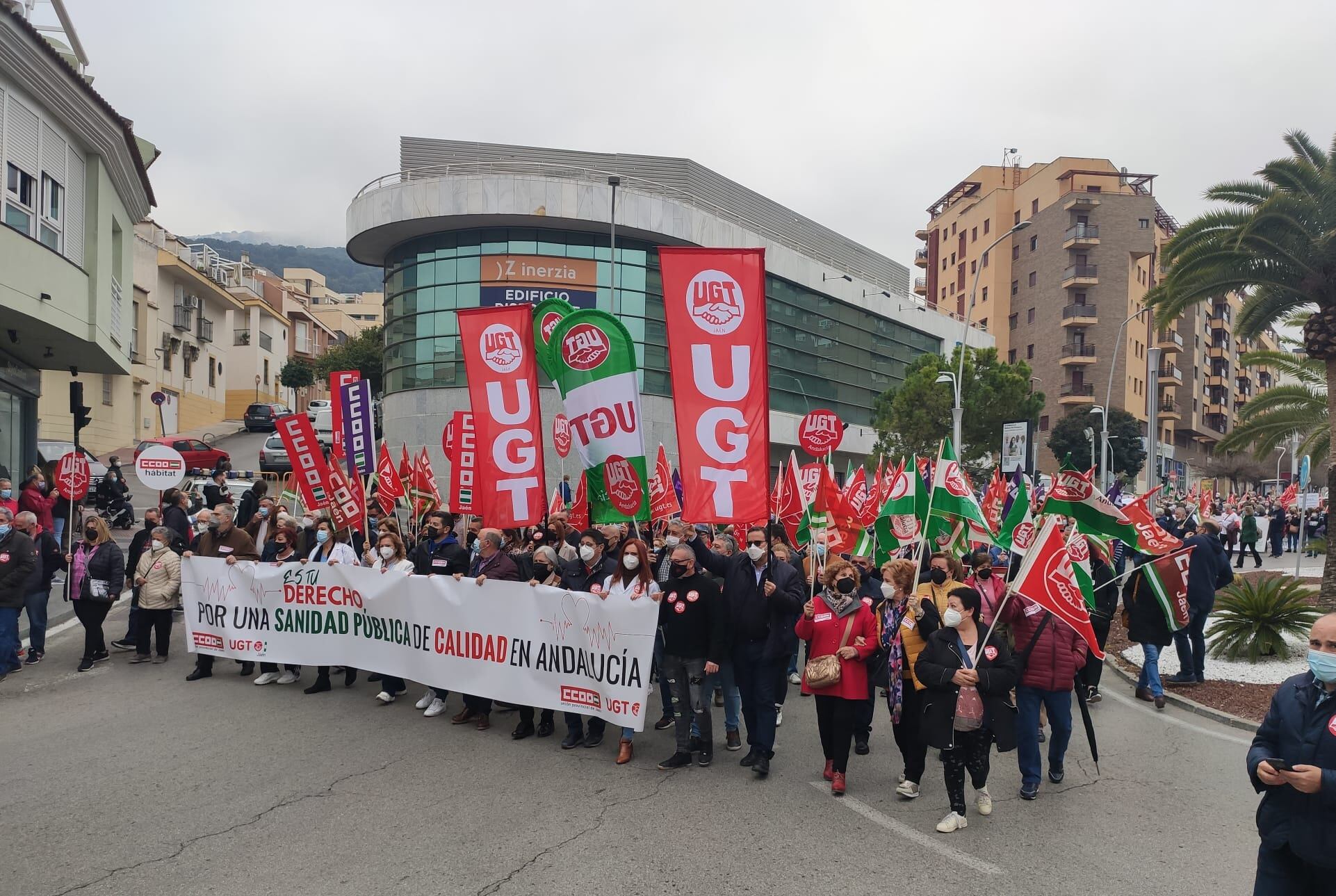 Miles de personas han participado en la manifestación por la Sanidad Pública de Jaén