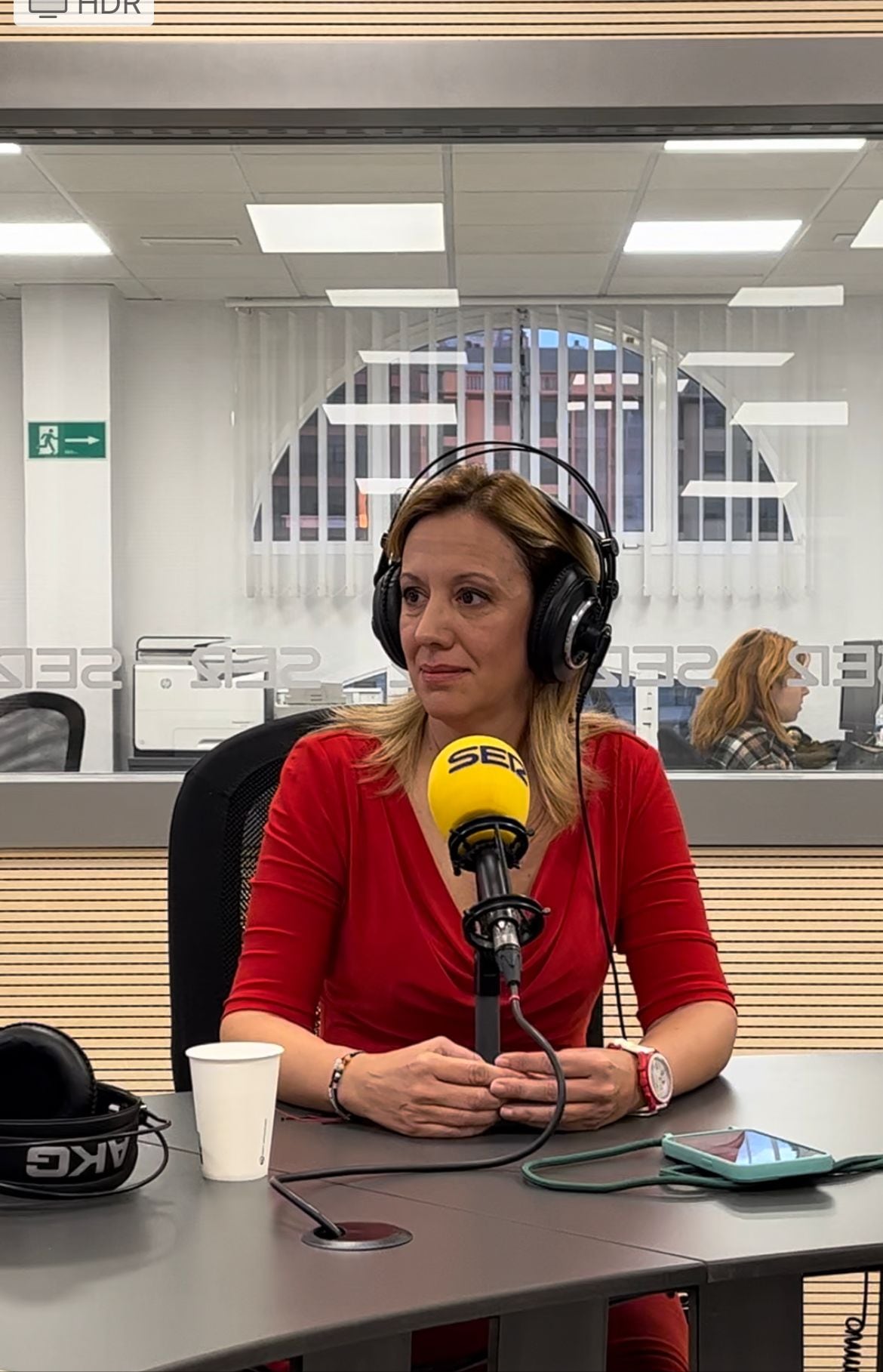 Rosa Dávila, presidenta del Cabildo de Tenerife en los estudios de Radio Club Tenerife