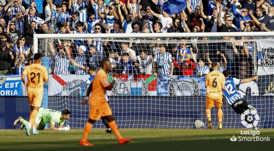 Celebración de uno de los goles del Alavés en una imagen de la Liga