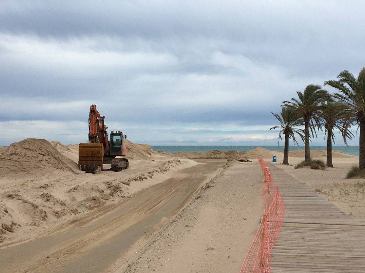 Una extracción de arena en la playa de l´Auir