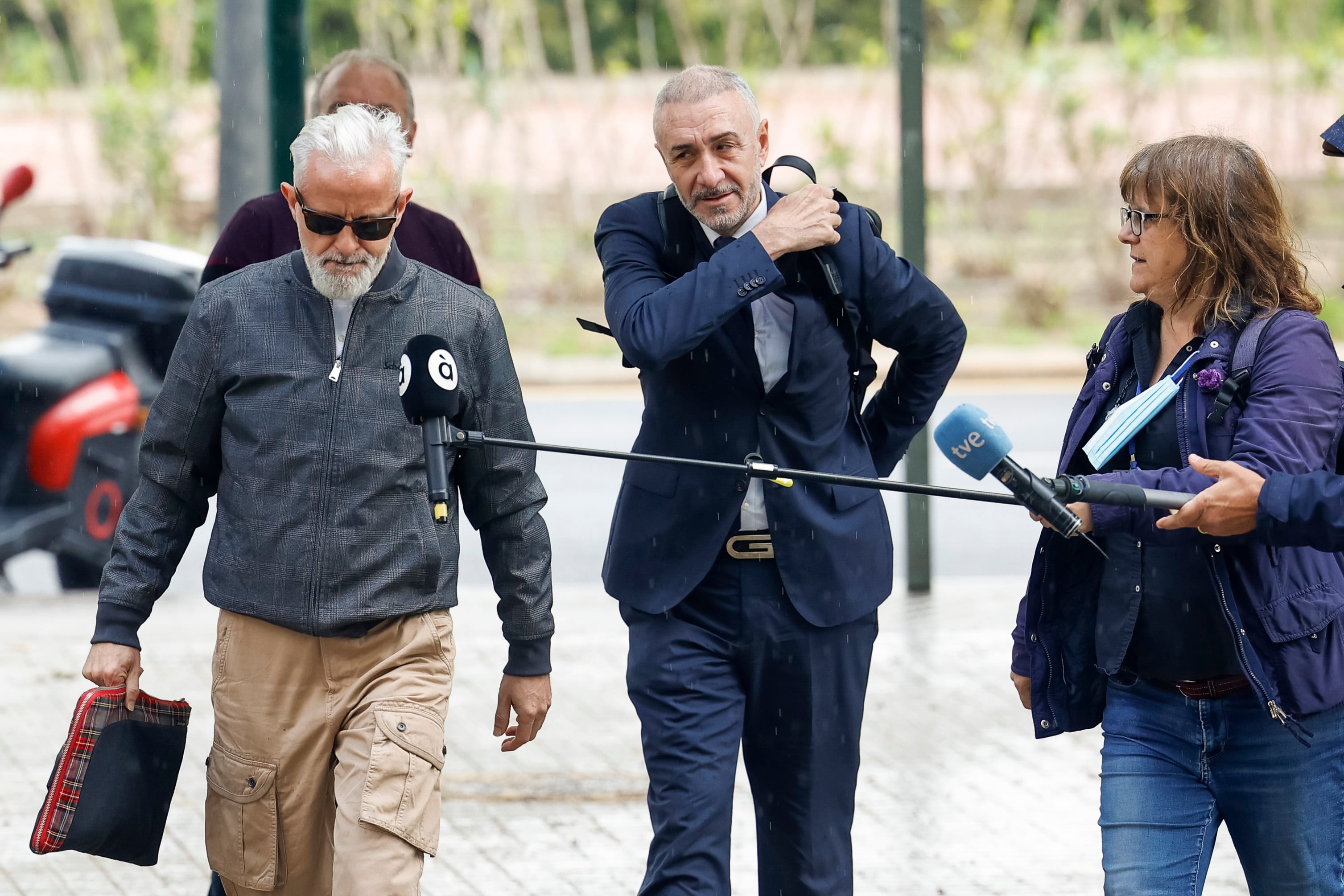 Marcos Benavent y su abogado Juan Carlos Navarro a su llegada a la primera sesión del juicio de la pieza de Themathica Events, dentro del caso Imelsa