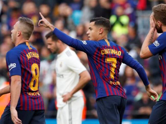 Centro del campo del Bará hoy sin Busquets durante el gol de Coutinho