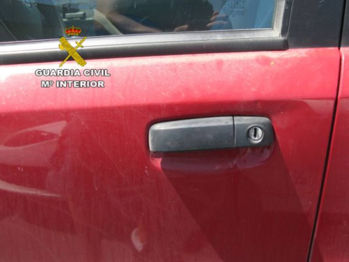 Detenidas dos personas acusadas de mutitud de robos en interior de vehículos