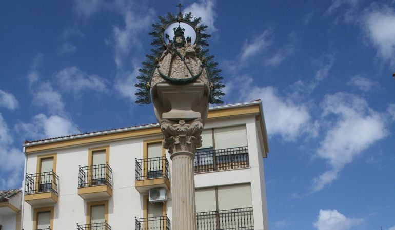 Monumento a la Virgen de Alharilla en Porcuna