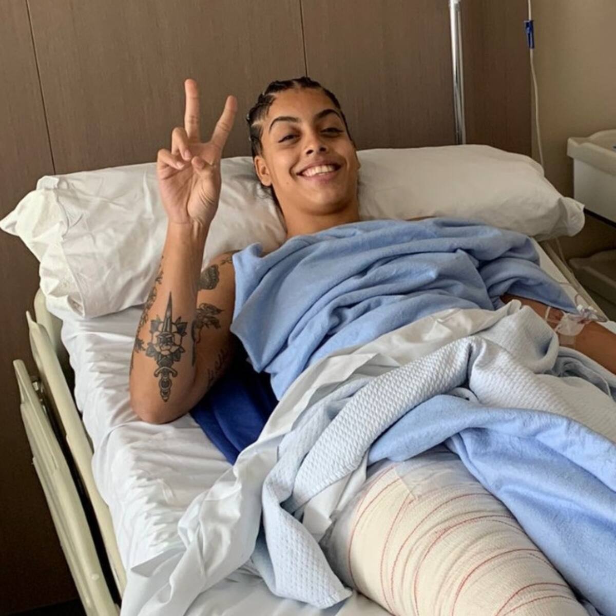 Camille Bispo, jugadora del Elda Prestigio, pasa por el quirófano