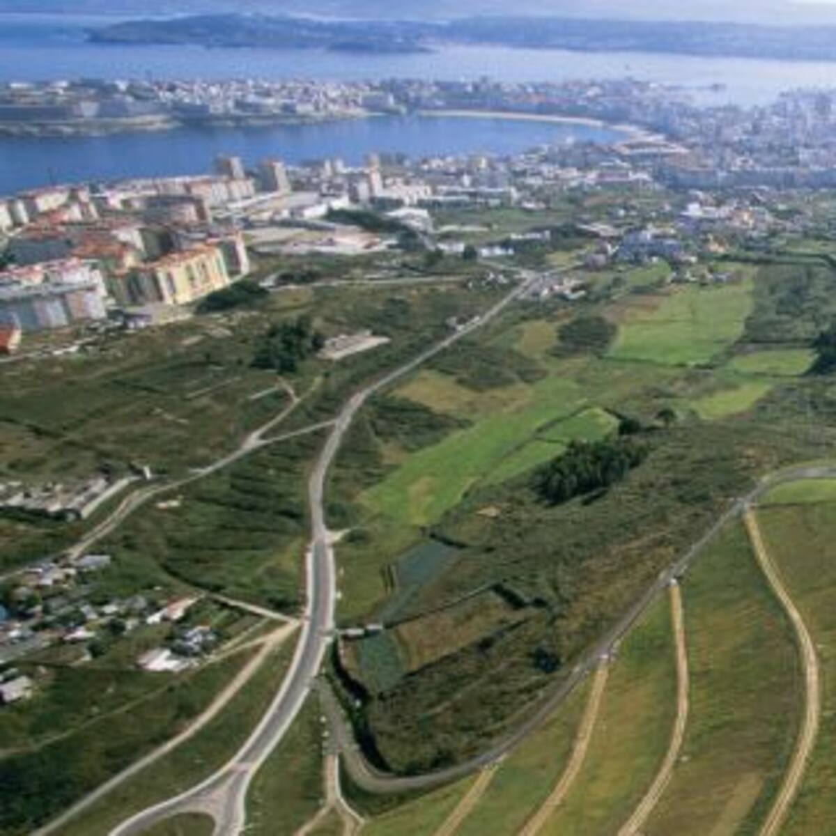 Solo dos operarios para el mantenimiento del parque de Bens