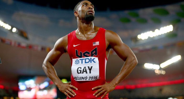 Tyson Gay mira el tiempo en el marcador tras acabar una carrera en Pekín