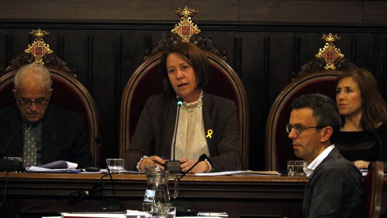 Madrenas parlant ahir al ple.