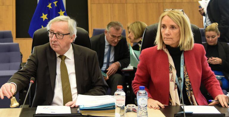 L&#039;actual secretari general, Alexander Italianer, el president de la CE Jean-Claude Juncker i la que serà la nova cap de gabinet Clara Martinez Alberola el dimecres 21 de febrer del 2018. (horitzontal)