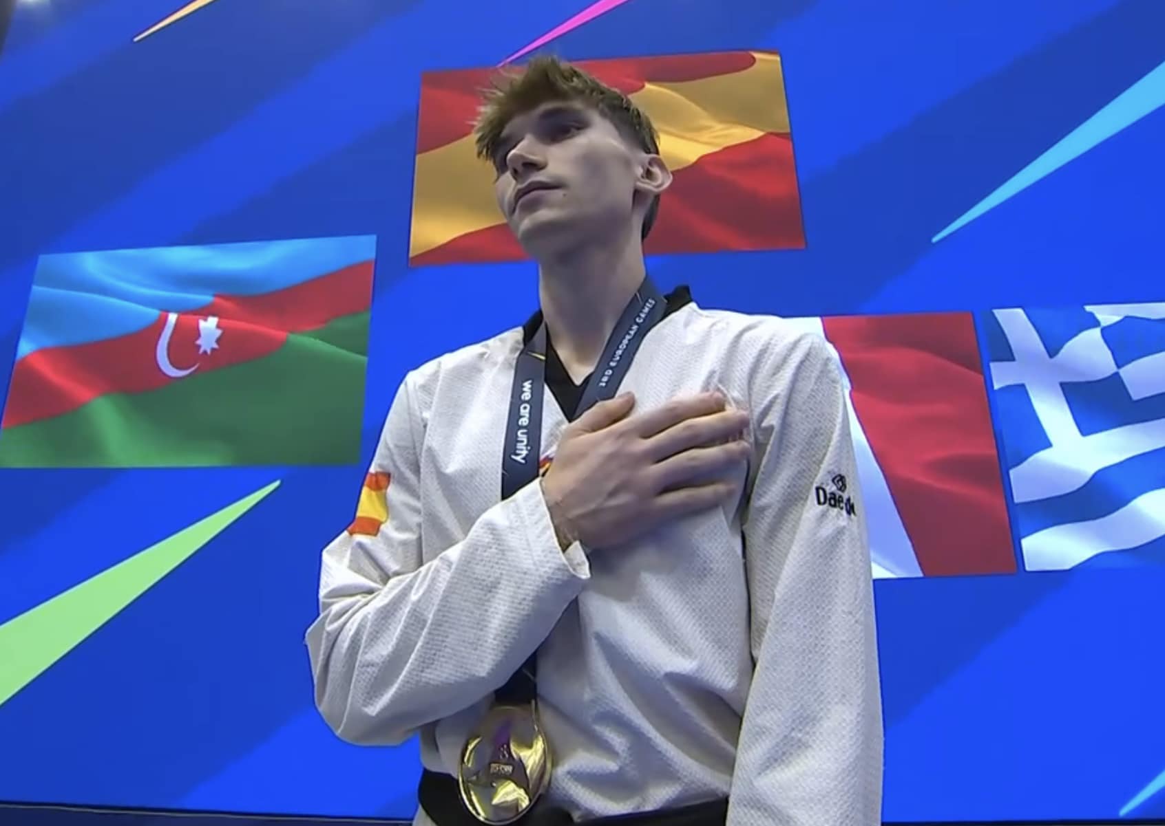 Hugo Arillo en el podio en Cracovia con su medalla de oro