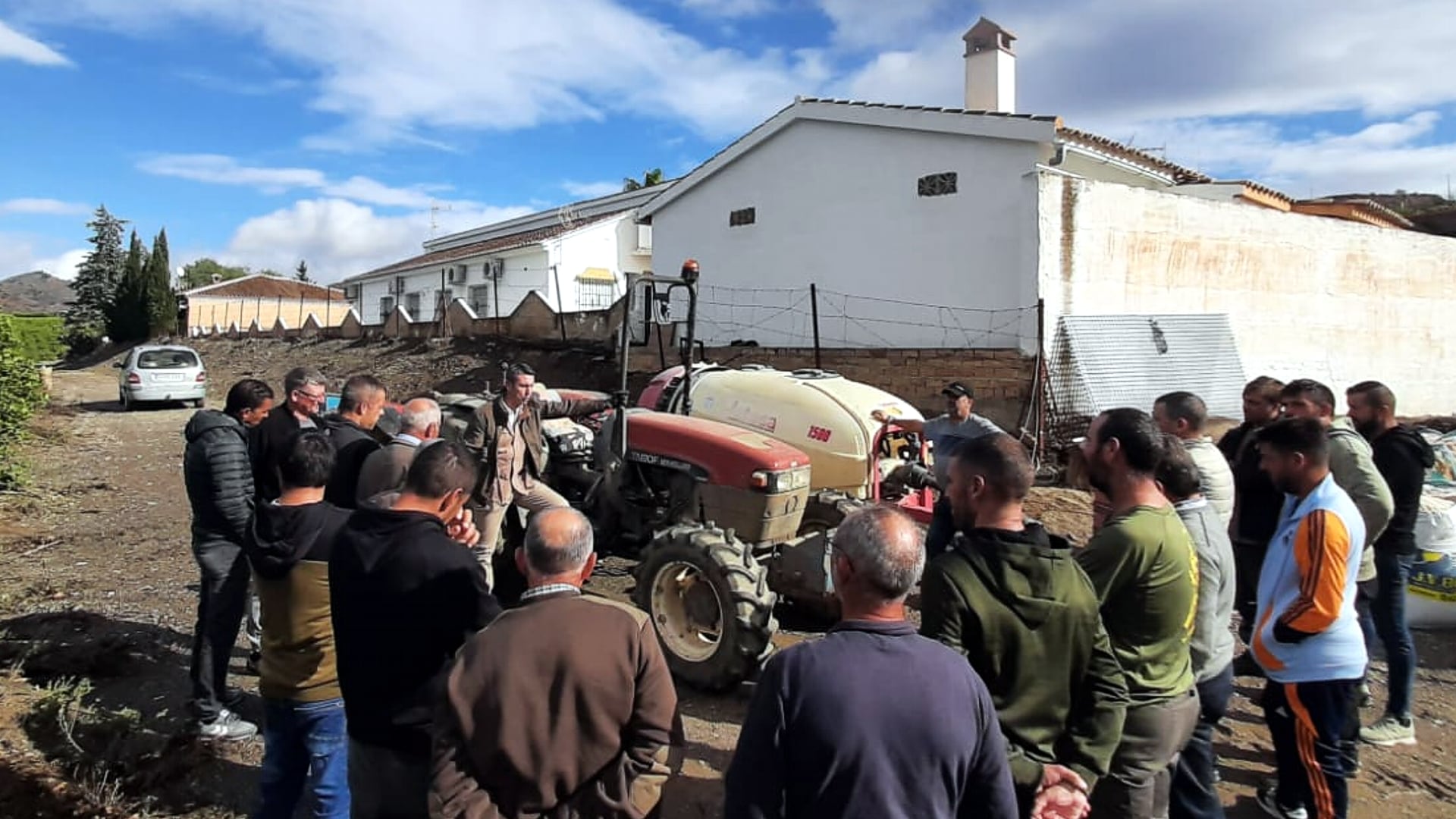 Agricultores de Málaga participan en un curso para el manejo de tractores