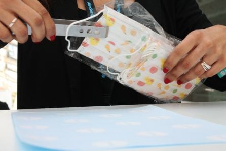 El Centro Comercial AireSur reparte un total de 60.000 mascarillas gratis entre sus clientes.