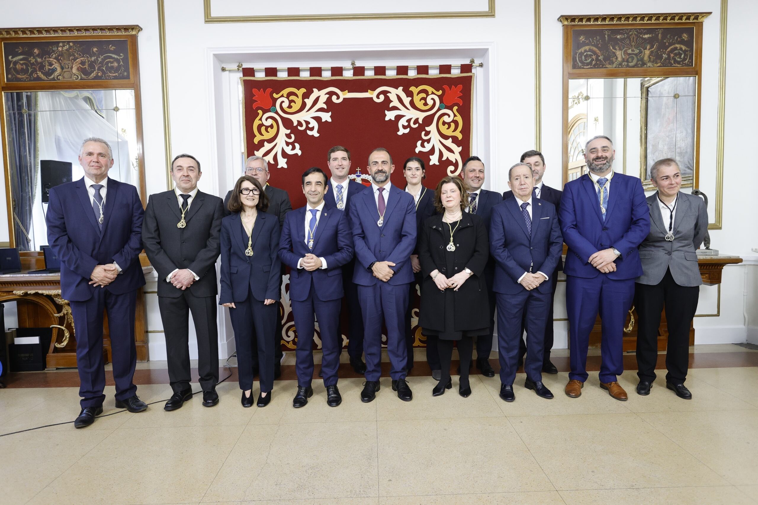 La entrega de las medallas se ha celebrado en el palacio municipal (foto: Concello de Ferrol)