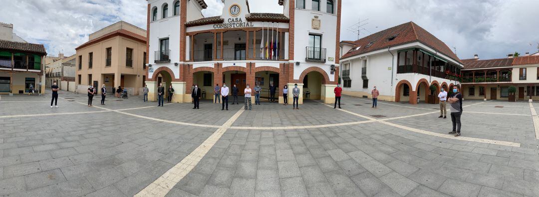 Este martes se celebró el primer minuto de silencio en homenaje a las víctimas por Covid-19 en Pinto.