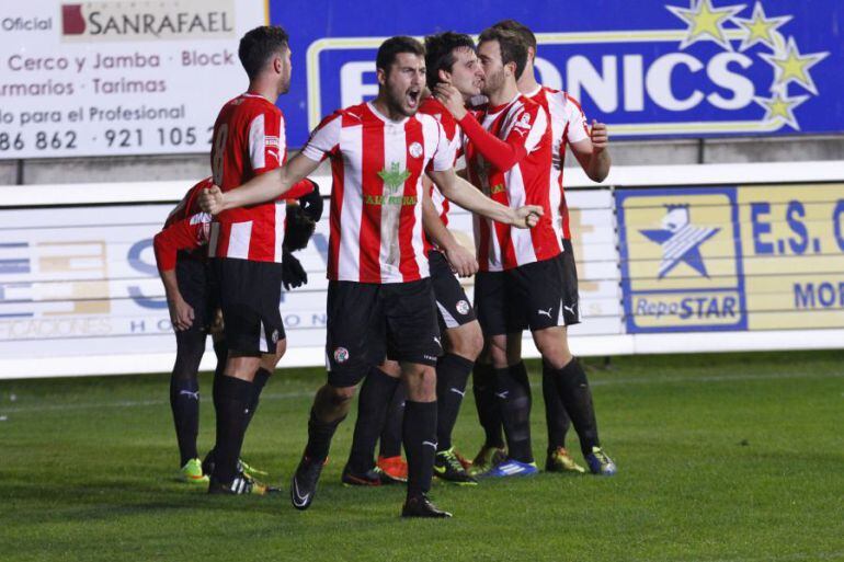 Manu Gavilán celebra uno de sus goles