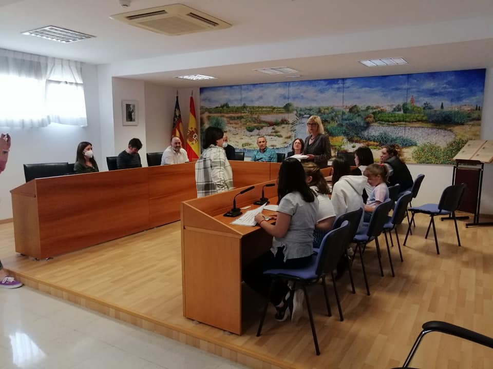 Momento de la constitución del Consell Local de la Infancia de Beniarjó.