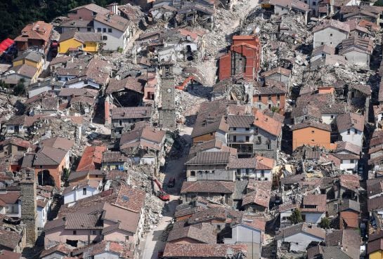 Vista aérea tomada desde un helicóptero del cuerpo de bomberos el pasado 1 de septiembre, 8 días después del terremoto