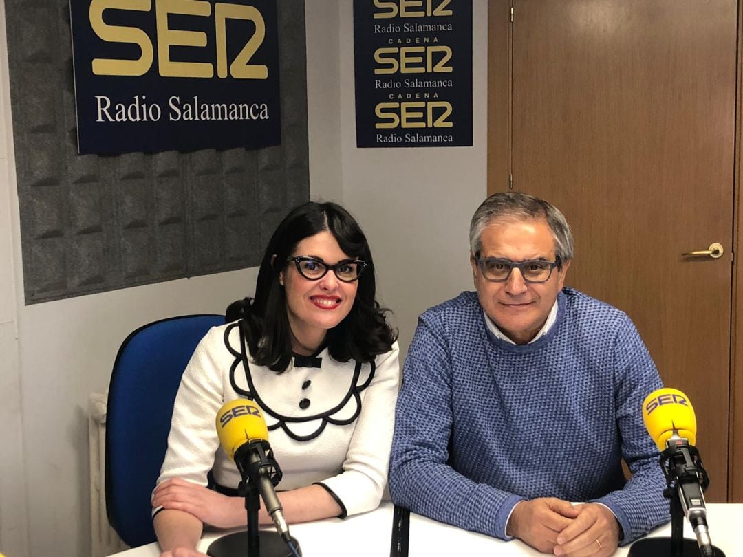 Virginia Carrera y Gabriel Risco en los estudios de Radio Salamanca