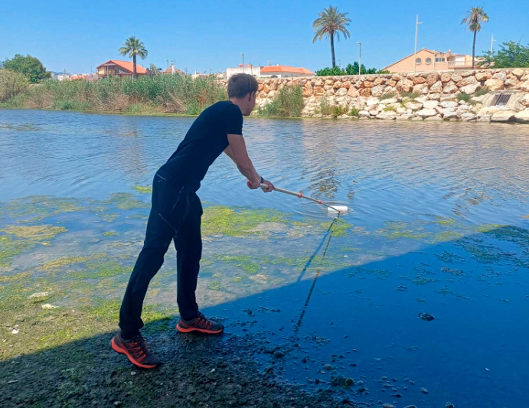 Toma de muestras en el Serpis