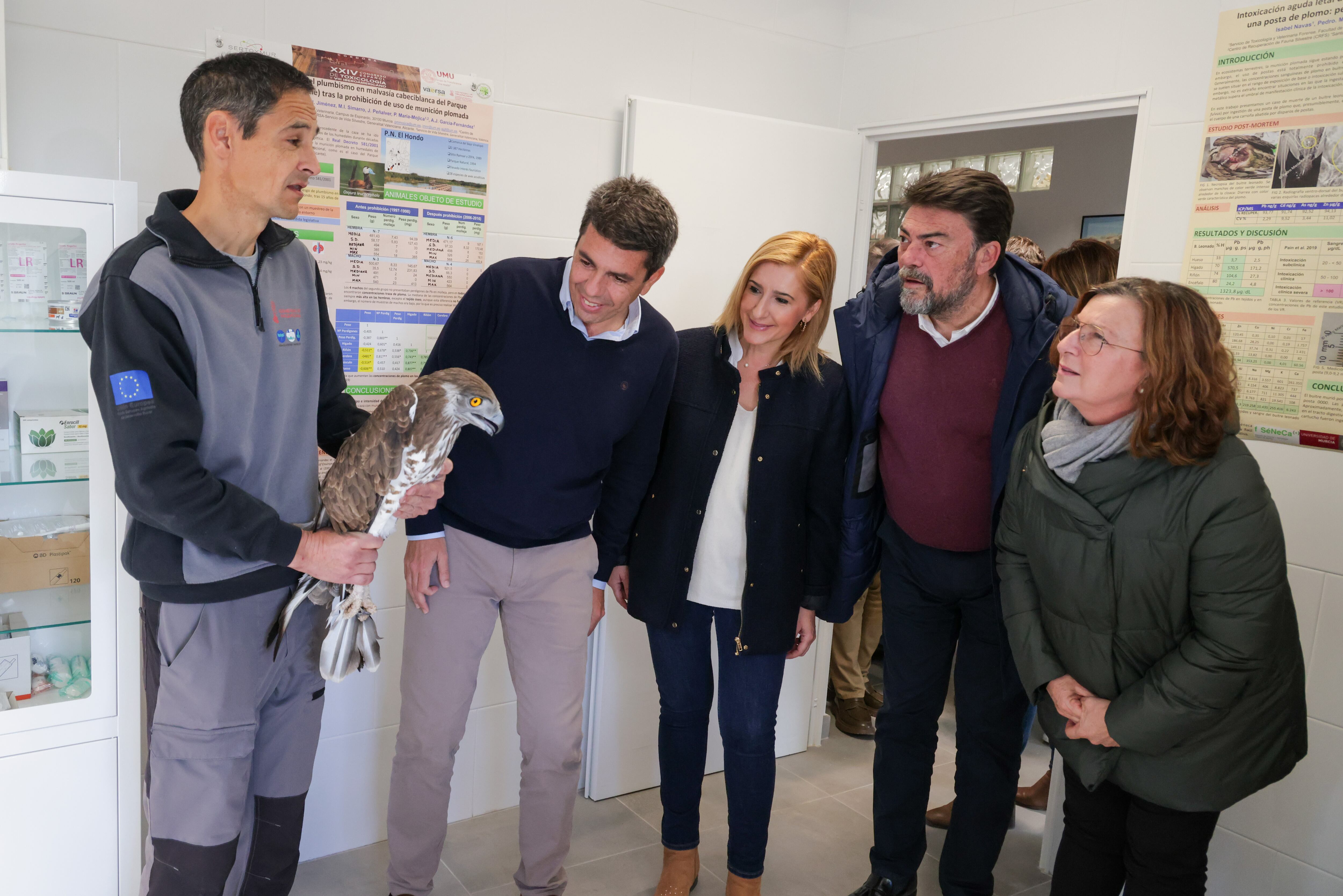 Carlos Mazón en su visita al Centro de Recuperación de Fauna Santa Faz, en Alicante