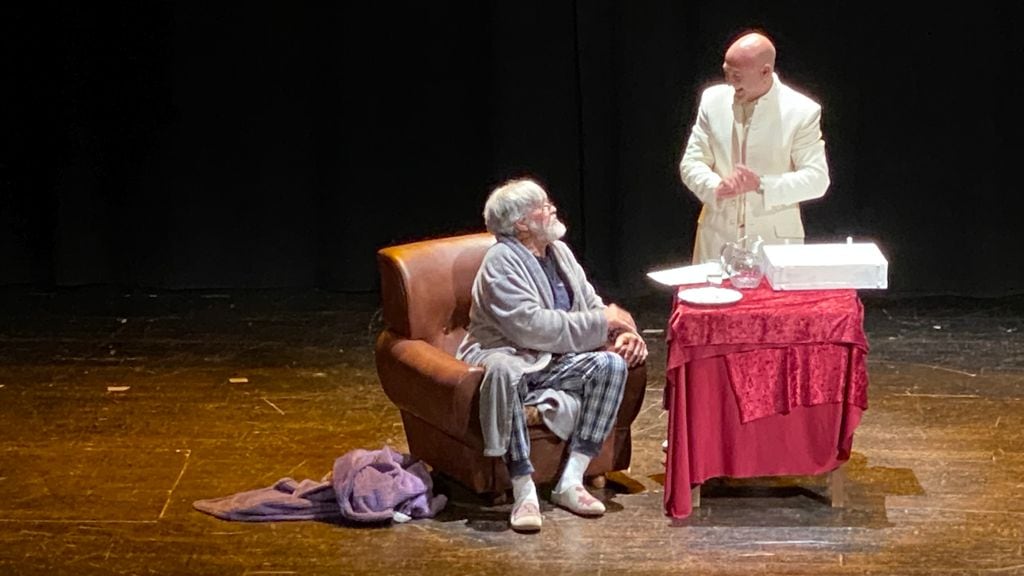 La obra de teatro reúne sobre el escenario a los actores Nito Mercadal y Javier Espín