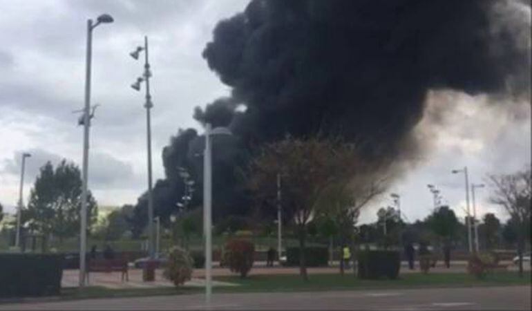 Imágen del humo procedentes del incendio de neumáticos en Seseña el pasado mes de mayo. 