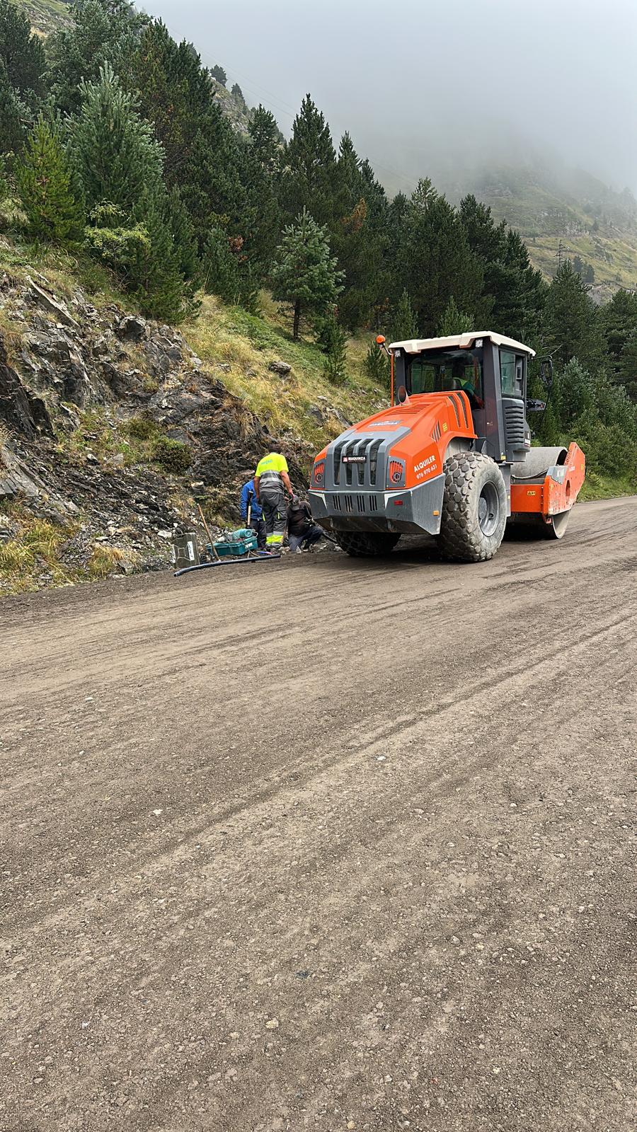 Las obras van a continuar estos días con la carretera abierta