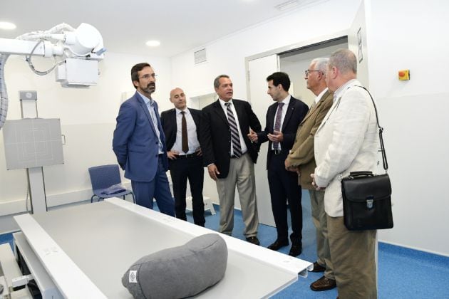 El presidente del cabildo de Lanzarote, Pedro San Ginés, acudió a la apertura del nuevo centro.