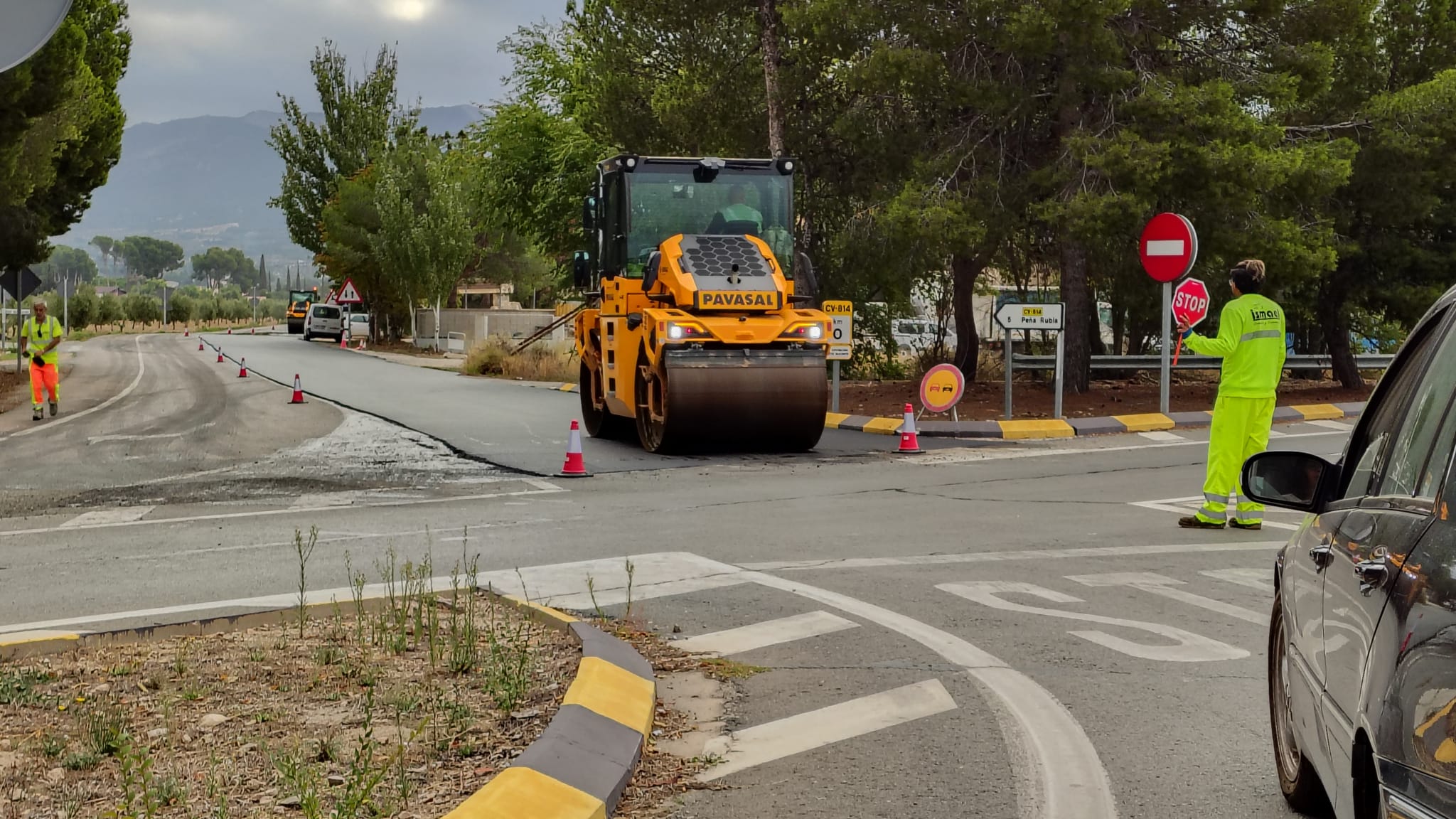 Trabajos de asfaltado en Peña Rubia