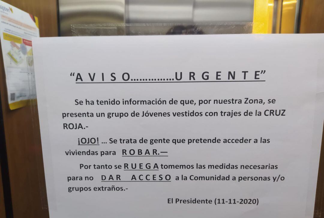 Cartel instalado en varias comunidades de vecinos de la zona del Ensanche de València