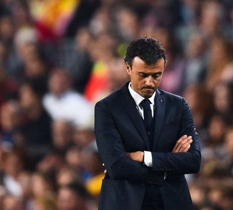 BARCELONA, SPAIN - NOVEMBER 01:  Head coach Luis Enrique of FC Barcelona looks on during the La Liga match between FC Barcelona and Celta de Vigo at Camp Nou on November 1, 2014 in Barcelona, Spain.  (Photo by David Ramos/Getty Images)