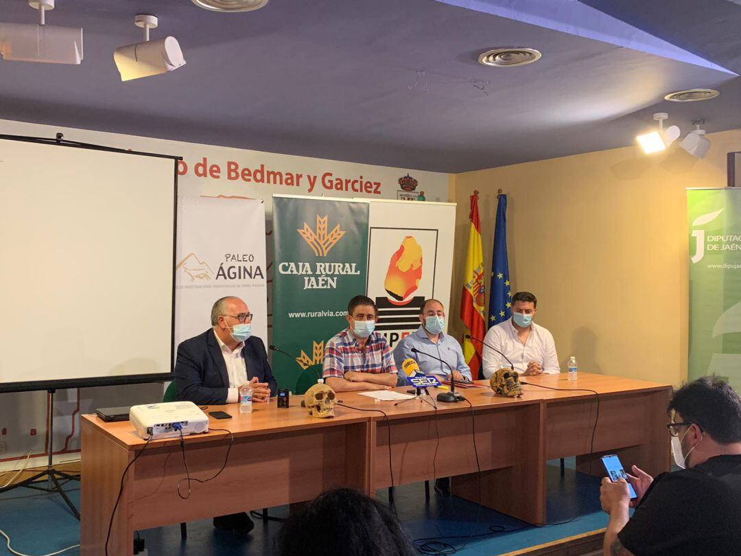 Momento de la inauguración del Campo de voluntarios