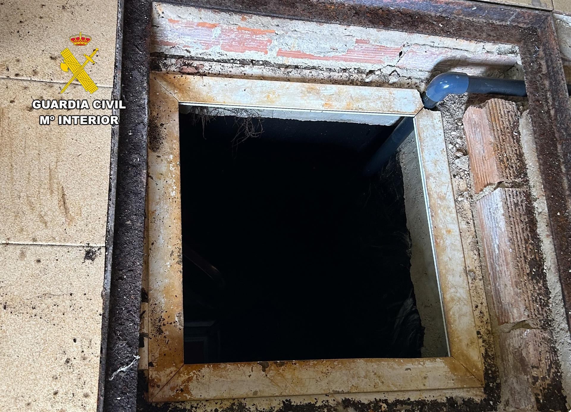 Pozo donde había caído un trabajador, rescatado por Guardia Civil